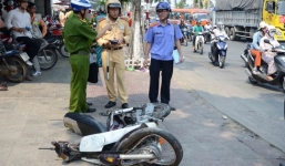 Đi đặt thiệp cưới cho em trai, chị gái bị xe container tông chết