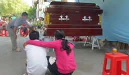 Đau đớn vợ trẻ chết trước mặt chồng vì bị lưới kéo xuống biển