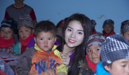 Hoa hậu Nguyễn Cao Kỳ Duyên tham dự chương trình thiện nguyện Xuân Ấm Biên Cương