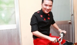 Đàm Vĩnh Hưng 'bốc đầu siêu xe' tí hon trong hậu trường The Remix