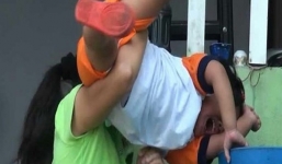 Người bố độc ác ném con 2 tuổi xuống sân, gây tử vong