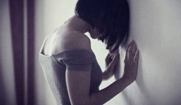 Bị ám ảnh vì tận mắt chứng kiến cháu bé rơi từ chung cư xuống đất