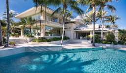 Choáng ngợp dinh thự giá khủng 966 tỉ của đại gia đồ chơi 