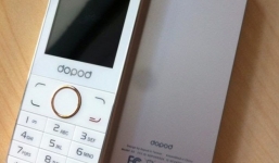 Xuất hiện điện thoại 'cục gạch' giống iPhone 5S giá chỉ 380.000 đồng