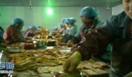 Kinh hoàng xưởng sản xuất đồ ăn vặt trẻ em siêu bẩn 