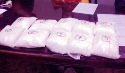 Bắt đối tượng 'mang' 10 bánh heroin bán ế trên đường về