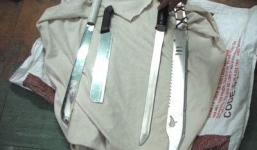 Vác mã tấu khống chế cướp tài sản các đôi tình nhân