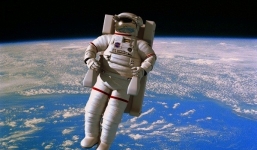 8 tai họa có thể xảy ra khi bị trôi dạt ngoài không gian