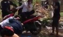 Nữ sinh bị bạn đánh ngất xỉu chỉ vì câu nói bâng quơ