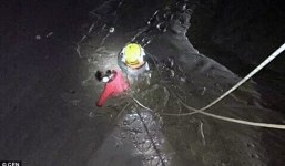 Hai cô gái cùng nhảy sông để thử người yêu sẽ cứu ai