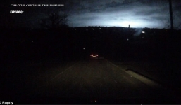 Luồng sáng bí ẩn làm sáng rực một góc trời Nga