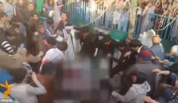 Đốt kinh Koran, cô gái bị đánh hội đồng, thiêu xác rồi ném xuống sông