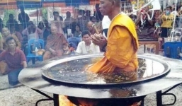 Thực hư clip nhà sư có thể ngồi trong chảo dầu sôi