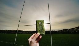 Chiêm ngưỡng smartphone vỏ cỏ đầu tiên trên thế giới