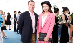 Hoa hậu Kỳ Duyên mất điểm vì lỗi trang phục khi đứng bên cháu trai Nữ hoàng Anh