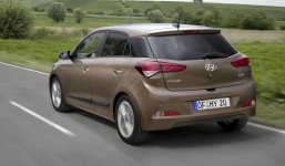 Ô tô 170 triệu đồng cháy hàng, muốn mua chờ 2 tháng