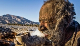 'Trai tân' bẩn nhất thế giới: 60 năm không tắm vì thất tình