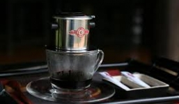 Pha thuốc ngủ vào cà phê cho bạn uống để cướp tài sản