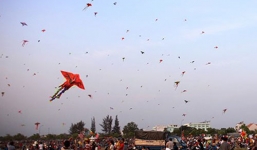 Một người chết vì bơi sông cứu... diều