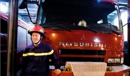 Chàng lính cứu hỏa 'mặc quần đùi đi chữa cháy' gây sốt