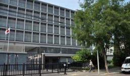 Nhật triệu hồi quan chức ngoại giao mặc trang phục nữ nhảy múa