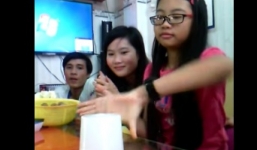 Clip Phương Mỹ Chi vừa hát 'Trống cơm' vừa tạo nhịp sáng tạo
