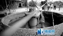 Chơi trong máy trộn xi măng, 3 trẻ em chết thảm