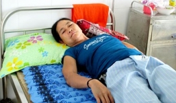  Nguyên chủ tịch xã bắn vợ rồi cố thủ trong nhà: Người vợ trúng hơn 10 mảnh đạn 