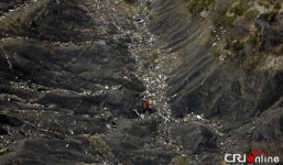 Máy bay Airbus 320 rơi tại Pháp: Toàn bộ sườn núi cháy đen sau tai nạn