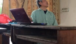 Tâm sự của thầy giáo mặc áo bệnh nhân đứng lớp