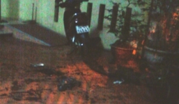 Người đàn ông tự biến mình thành ngọn đuốc sống trước mặt mẹ đẻ