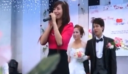 Chân dài hát 'Áo mới Cà Mau' trong đám cưới hay như Phương Mỹ Chi