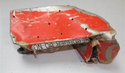 Phi công máy bay Airbus 320 bị khóa ngoài buồng lái