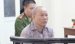 Nữ giám đốc bị gã thợ giầy đập búa đinh vào đầu, gục tại chỗ