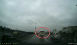 Clip: Xe khách vượt ẩu trên đường vành đai 3 Hà Nội