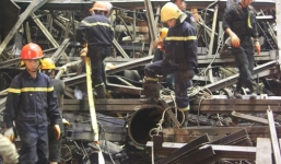 Sập giàn giáo ở Hà Tĩnh: Đủ căn cứ khởi tố vụ án?