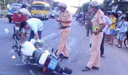 Bản tin 113 – chiều 27/3: Cô gái nhảy vào cào cấu CSGT để 'giải cứu' bạn trai…