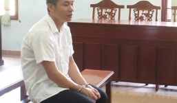 Bé gái 13 tuổi đồng ý 'yêu' vì được hứa cho tiền mua điện thoại