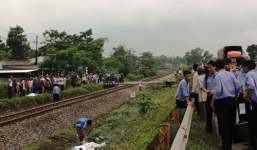 Thương tâm: Băng qua đường sắt, hai chị em bị tàu đâm tử vong