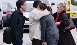 Máy bay Đức rơi: Cơ trưởng dùng rìu phá cửa, hành khách sợ hãi òa khóc 