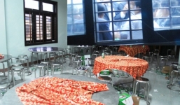 Cán bộ xã ăn nhậu, chúc tụng khi dân tán loạn chạy lũ?