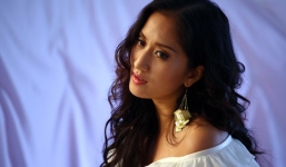 Khánh Thi buồn bã tâm sự về tin đồn yêu học trò kém 12 tuổi