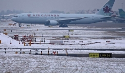 Máy bay Airbus đâm cột điện cao thế, 25 người nhập viện