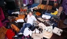 Mê mẩn kho hàng hiệu bạc tỷ của Đàm Vĩnh Hưng