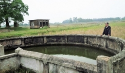 Lý giải giếng cổ cứ đổi màu là có lũ và bí mật ngôi mộ bà Chùa