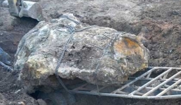 Hòn 'đá bán quý nặng 30 tấn' được đề nghị sung công quỹ