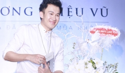 Đàm Vĩnh Hưng gây chú ý với món quà đặc biệt dành tặng Dương Triệu Vũ 
