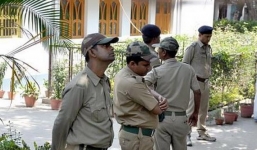 Ấn Độ: Cảnh sát dắt tù nhân đi nhậu suốt 7 giờ ở quán bar