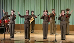 Kim Jong-un tuyển chọn thành viên mới cho “đội quân mua vui”