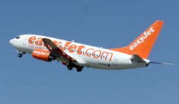 Máy bay hạ cánh khẩn cấp vì hành khách xông vào đấm nữ tiếp viên